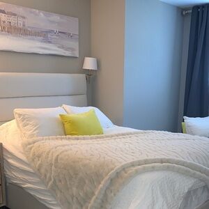 Plush Ivory Faux Fur Bed Throw - Soft Cream Comfort